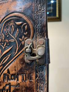 สมุดบันทึกหนังลายนูนรูปหัวใจทำมือ - ไดอารี่วินเทจพร้อมกระดาษฝ้ายขอบดิบ เย็บเข้าเล่ม เหมาะสำหรับเป็นของขวัญและใช้สำหรับวาดภาพ - Product Image 2