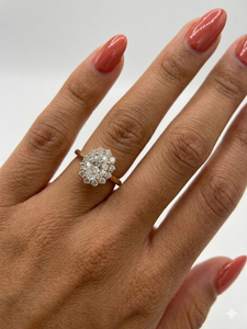 Bague de fiançailles élégante en or jaune 14 carats, style vintage, avec halo de diamants ovales, bijou de mariage, bague de promesse pour femme - Product Image 4