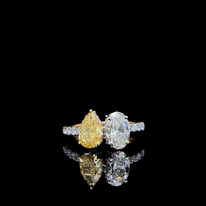 Anillo Toi et Moi de perlas amarillas canario y diamantes ovalados de primera calidad con elegante talle pavé brillante, joyería fina nupcial. - Product Image 3
