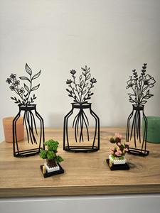 Ensemble Premium de 3 sculptures de table en métal en forme de vase à fleurs, idéales pour la décoration intérieure et l'aménagement extérieur des jardins, provenant d'Inde - Product Image 5