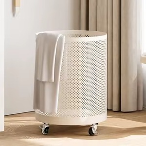 Panier à linge mobile en métal doré édition royale avec roulettes et fleurs - Product Image 3