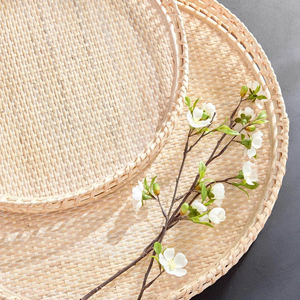 Lot économique de plateaux ronds plats artisanaux en rotin naturel et paniers de service en osier pour l'organisation du salon - Product Image 5