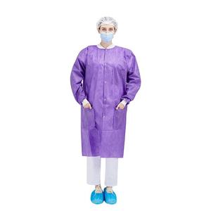 Blouse médicale Smooth Fit pour les professionnels des hôpitaux et des cliniques, dotée d'un tissu doux, respirant, durable et confortable. - Product Image 6