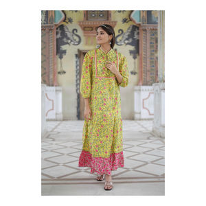 Robe maxi en coton 100% faite à la main en Inde pour femmes, tissu léger et respirant, imprimé floral, ODM, à porter au quotidien - Product Image 1