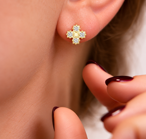 Boucles d'oreilles en diamant de laboratoire taille ronde, or jaune 14K 18K, clous en diamant à quatre pierres en forme de croix, 0,55 carat DEF VVS, bijoux fins pour femme, ODM - Product Image 2