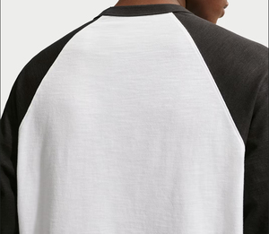 T-shirt en coton doux pour homme, coupe ample d'inspiration unisexe, tissu respirant pour un style décontracté quotidien et streetwear. - Product Image 5