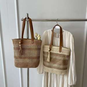 Nuevo Bolso de Hombro de Mujer de Moda con Diseño Calado y Bloques de Color, Tejido de Paja con Borlas y Cierre de Cremallera, Ideal para Viajes de Verano y Uso Diario - Product Image 1