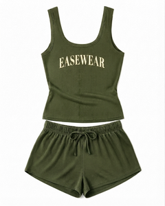 Conjunto de dos piezas para mujer, camiseta sin mangas y pantalones cortos acanalados, color verde oliva, sin mangas, informal, para uso diario, corte regular, largo por encima de la rodilla - Product Image 1