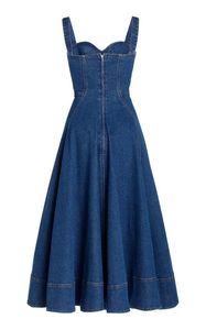 Robe en jean bleu sans manches, plissée à plusieurs niveaux, longueur midi, boutonnée sur le devant, style dos nu, pour les occasions décontractées et les soirées - Product Image 4