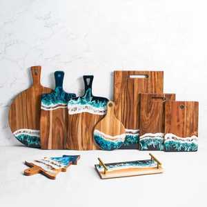 Planche à découper de luxe en résine et bois d'acacia, motif vague marine bleue, plateau de service en époxy, plateau à fromages et charcuteries, vente en gros - Product Image 4
