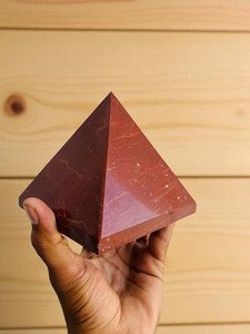 Pyramide massive en jaspe rouge poli, pierre de guérison pour la mise en terre, la vitalité, l'énergie, l'équilibre des chakras, décoration, 4 pouces - Product Image 3