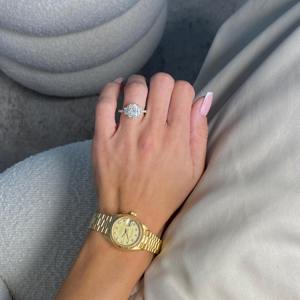 Bague de fiançailles en diamant de laboratoire taille radiant 4 carats _ Bague en or jaune 14 carats _ Trapèzes latéraux et taille rond _ Certifiée IGI - Product Image 4