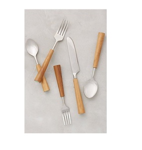 Ensemble de couverts en acier inoxydable faits à la main avec manche en bois naturel pour un cadeau haut de gamme et une expérience culinaire à domicile exceptionnelle - Product Image 1