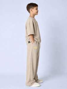 ONETEN APPARELS Ensemble de survêtement en coton beige pour garçons, col rond, manches courtes, coupe ample, pantalon à cordon avec poches latérales, printemps - Product Image 4