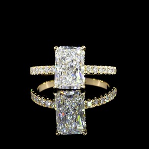 Bague de fiançailles en or jaune 14 carats avec halo caché taille radiant de 2,44 carats, diamant Moissanite, bague de mariée unique, bague de demande en mariage - Product Image 2