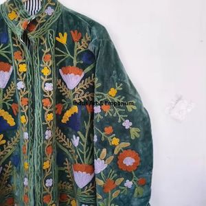 Veste en coton Suzani indienne faite à la main, veste courte brodée à la main, manteau unisexe, veste courte Suzani faite à la main - Product Image 5