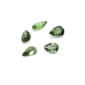 Zafiros verdes naturales sin tratar, calibrados en forma de pera de 4x6 mm, piedra preciosa de zafiro verde facetada natural suelta para la fabricación de joyas. - Product Image 1