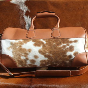 Bolsa de Viaje de Cuero Rústico Hecha a Mano con Pelo de Vaca, Bolsa de Fin de Semana de Gran Tamaño, Correa de Hombro Ajustable - Product Image 2