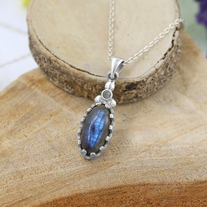 Collier pendentif en argent sterling 925 avec pierre précieuse ovale en labradorite bleue naturelle, bijoux artisanaux faits à la main pour femmes - Product Image 5