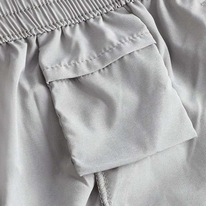 Shorts décontractés pour hommes, couleur unie grise, séchage rapide, taille élastique, pour l'entraînement - Product Image 4