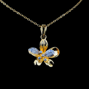 Conjunto de colgante floral plateado de primera calidad con detalles en oro y piedras de circonita cúbica brillantes para distribución mayorista y minoristas de boutiques. - Product Image 3