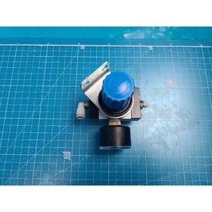 Régulateur de pression pneumatique FESTO LR-D-I-MINI, utilisé comme pièce détachée pour équipement semi-conducteur d'occasion - Product Image 2