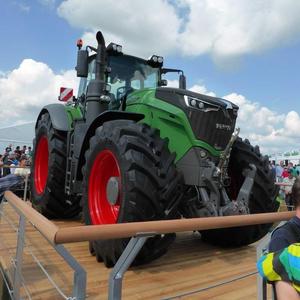 Achetez le tracteur agricole Fendt Vario modèle 70HP 4x4 à transmission par engrenages, boîte de vitesses à pompe, haute productivité, en promotion - Product Image 5