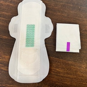 Fournisseur en gros de serviettes hygiéniques biodégradables antibactériennes, matériau sûr pour la protection de la peau, utilisation quotidienne, disponible au meilleur prix - Product Image 1