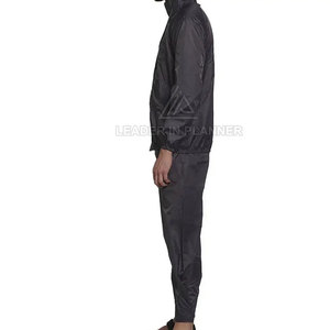 Ensemble de survêtement personnalisé en nylon imperméable et coupe-vent avec sweat à capuche zippé et pantalon de sport - Product Image 5