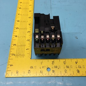 3 CONTACTORES MITSUBISHI S-K12, INTERRUPTOR AUTOMÁTICO - Equipos y Piezas de Semiconductores de Confianza de la Marca Global Legacy - Product Image 1