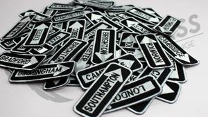 Parches Bordados Personalizados con Diseño de Señal de Tráfico, Parches Termoadhesivos con Nombre de Ciudad para Uso en Invierno - Product Image 2