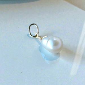 Colgante de Perla Natural Facetada en Forma de Pera, Chapado en Oro de 14K, Envuelto en Alambre de Plata, Gema Verde, Amuleto de Joyería Religiosa - Product Image 1