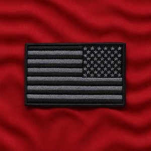 Parche Bordado de la Bandera Americana en Negro y Plata, Rectangular, Termoadhesivo, para Tela, con Capa de Hierro en la Parte Posterior - Product Image 2