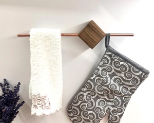 Wooden And <b>Copper</b> Rose Wall Mounted Bathroom Towel Holder Keeps Bathroom Neat Organized And Clutter Free Wholesale From India - Product Image 4