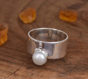 Bague cocktail en argent 925 avec perle, sertie minimaliste, perle d'eau douce, bijou unisexe pour tous les jours - Product Image 4