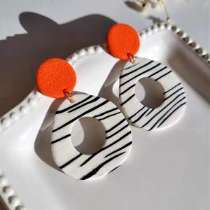 Stylish <b>Resin</b> <b>Earrings</b> Glossy Finish Modern Design Durable Luxury Fashion Accessories Designed Skilled Artisans Crystal Fashion - Product Image 3