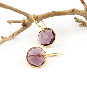 Pendientes de Aro con Bisel de Cuarzo Granate - Pendientes de Plata de Ley 925 con Gema Redonda, Joyería Minimalista con Gema Facetada - Product Image 4
