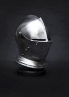 Casco Medieval de Acero con Visera, Hecho a Mano, Estilo Gótico, Armadura de Caballero, con Relieve, Europeo, para Reenactamiento, Cosplay y Exhibición