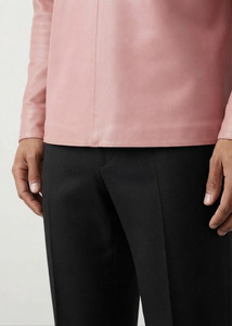 Camiseta de Diseño para Hombre, Cuello en V, Media Cremallera, Manga Larga, Ajustada, de Cuero Genuino Suave, Color Rosa - Product Image 5