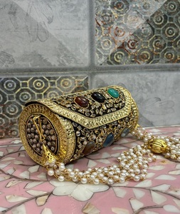 Mini bolso de mano Kundan de latón dorado para uso nocturno con diamantes y cierre de hebilla - Product Image 4