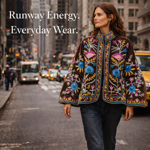 Chaqueta de terciopelo marrón moca de lujo del fabricante, con bordado elaborado, manga larga y ajuste cómodo. - Product Image 2