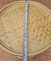 Table basse et table d'appoint en rotin naturel tressé, fabriquées à la main par des artisans, pour un salon moderne
