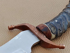 มีดล่าสัตว์ Deer Impala Horn ทำจากเหล็กกล้าคาร์บอนสูง ปลายใบมีดแบบ Clip Point ใบมีดตรง พร้อมปลอกหนัง ใบมีดแบบ Fixed Blade สำหรับกิจกรรมกลางแจ้ง ตั้งแคมป์ และตกแต่ง - Product Image 4