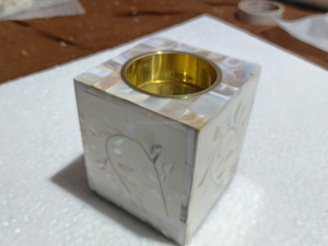 เตาเผาบัคฮอร์ฝังเปลือกมุกดีไซน์เนอร์ งานศิลปะมูบัคฮาร์สำหรับการตกแต่งบ้านสมัยใหม่ กลิ่นหอมสำหรับรอมฎอนและอีด ของขวัญและของตกแต่งที่มีสไตล์ - Product Image 6