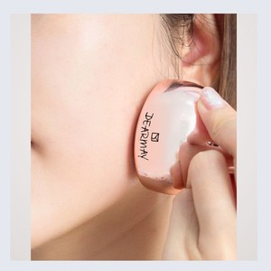 Masajeador de ojos frío y caliente DEARMAY Korean K-Beauty IC Massager Edición Limitada Oro Rosa Hecho en Corea - Product Image 6