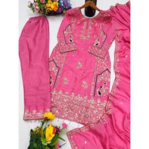 Traje de satén elegante con dupatta bordada con lentejuelas y trabajo de adorno único - Product Image 1