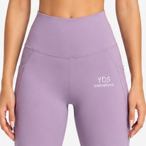 Leggings de yoga personalizados para mujer, de cintura alta con paneles de malla, tela elástica, ajuste cómodo, hechos a medida para el gimnasio. - Product Image 4