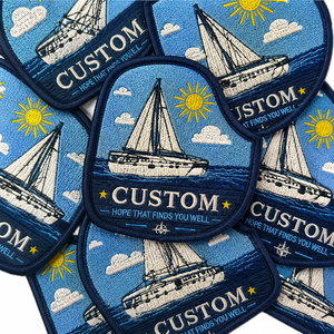 Parches Bordados Personalizados con Diseño de Corazón y Flor, Opción de Letras en Inglés, con Cinta para Coser, Tela No Tejida 3D, Personalizables para Gorras - Product Image 1