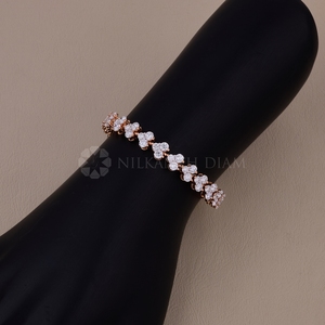 Bracelets joncs en or rose avec diamants taille ronde et forme cœur, design premium, en or massif 10K, 14K, 18K, provenant d'un fournisseur indien. - Product Image 1