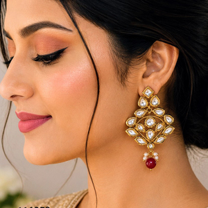 Pendientes de Perlas de Agua Dulce Chapados en Oro de Diseño JeweleMarket, con Cristales y Diamantes de Imitación, Elegantes y Tradicionales para Bodas Indias - Product Image 1